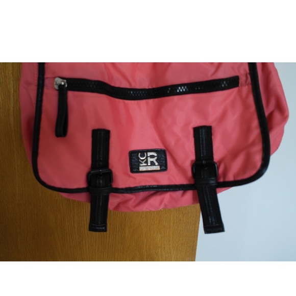 Kenneth Cole Messenger Bag - Picture 3 of 3